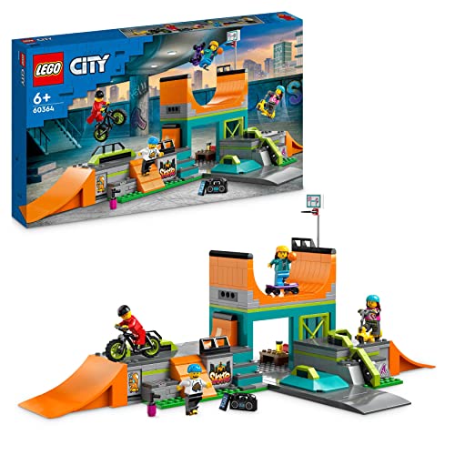 LEGO 60364 City Skate Park Urbano, Gioco per Bambini dai 6 Anni in su con Bicicletta BMX Giocattolo, Skateboard, Monopattino, Rollerblade e 4 Minifigure per le Acrobazie, Set 2023